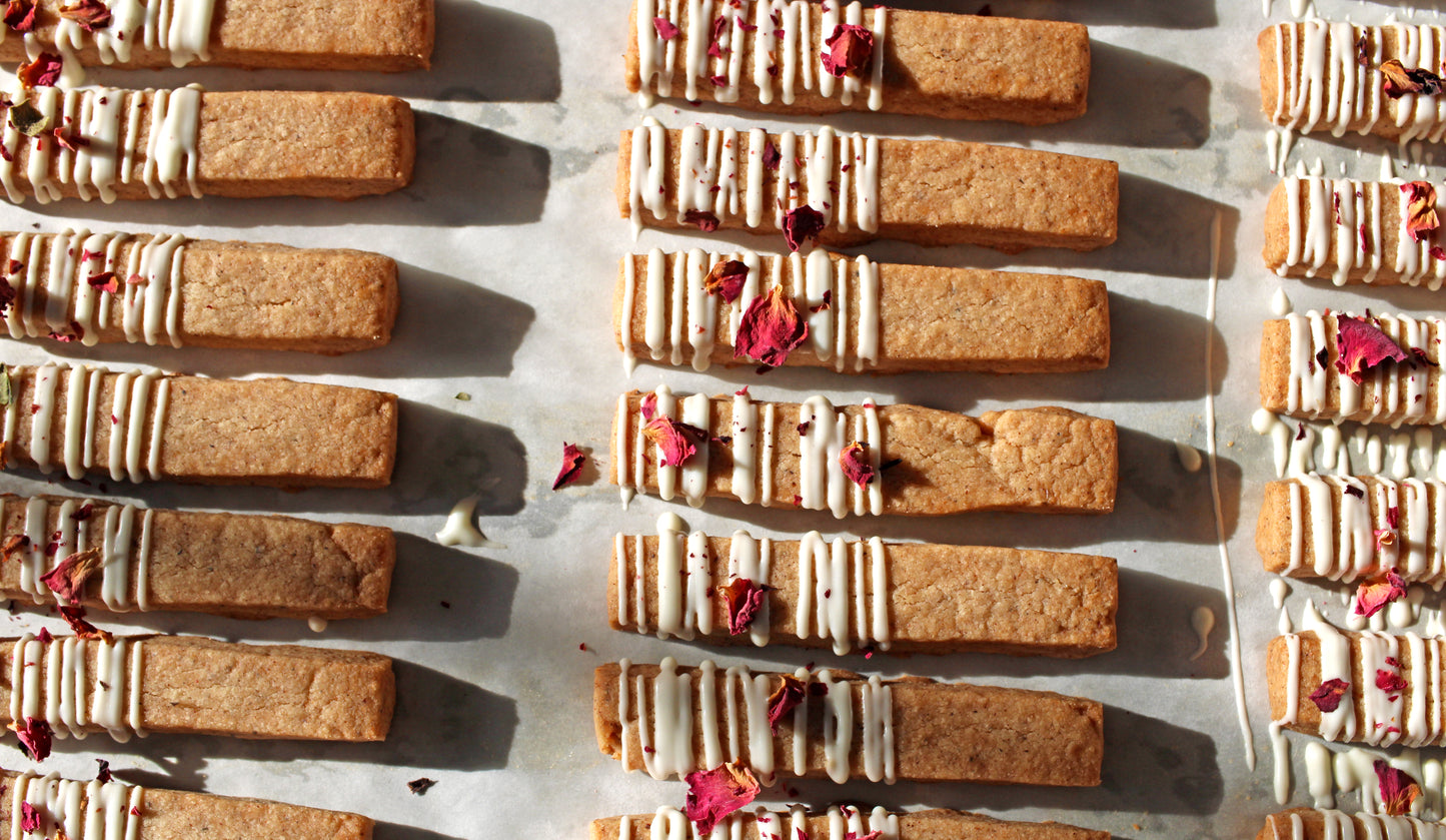 BED OF ROSES Shortbreads