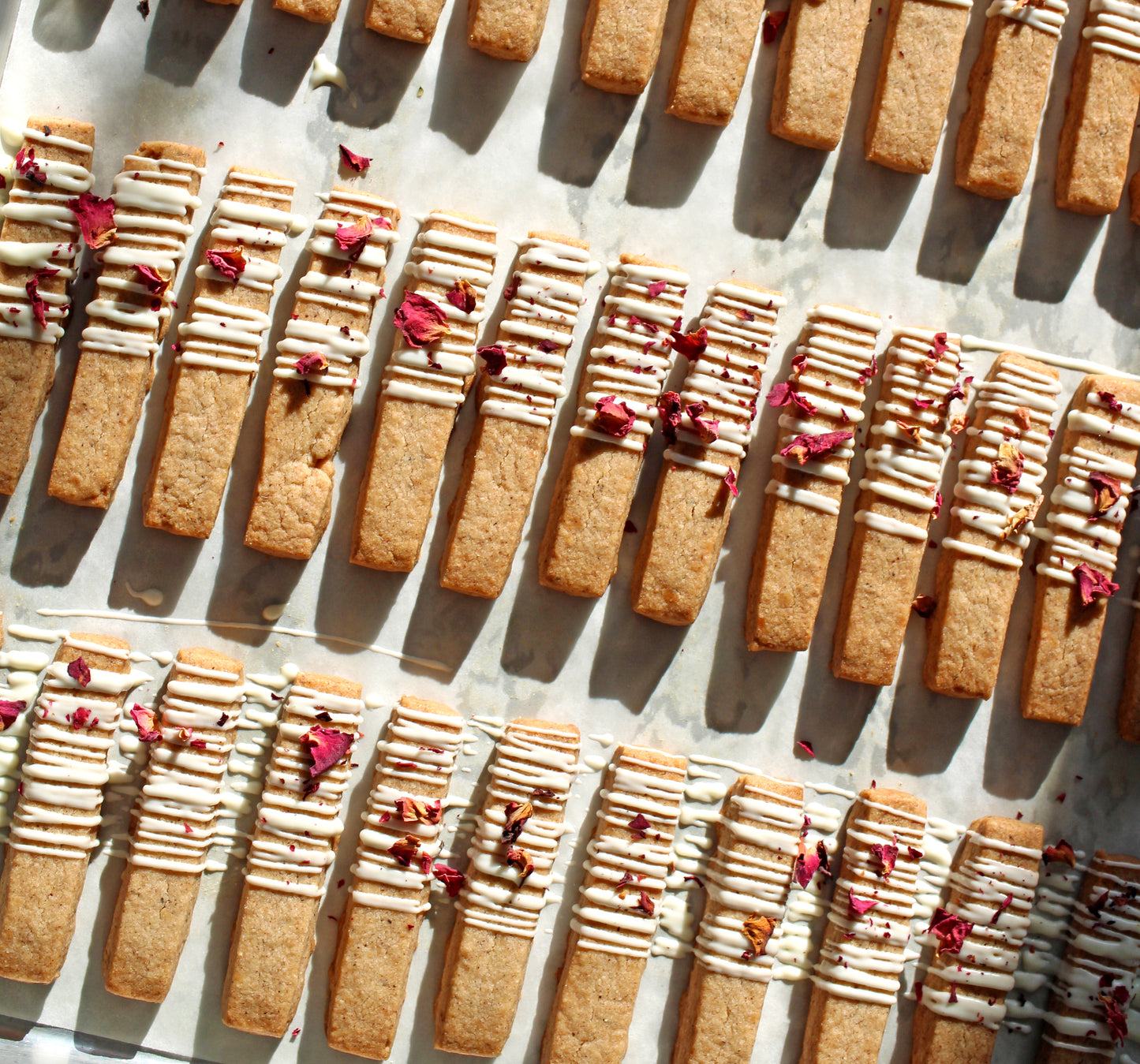 BED OF ROSES Shortbreads